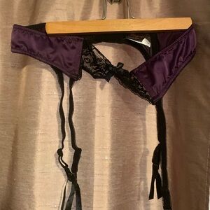 Waist garter belt hoist